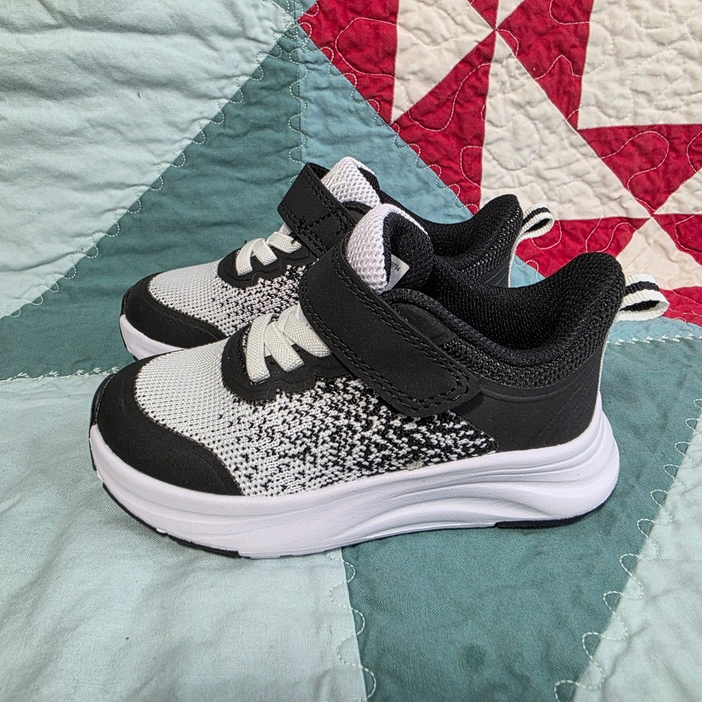 Athletic Works Toddler Boys Black White Knit Sneakers LAW26CA059L Size 7